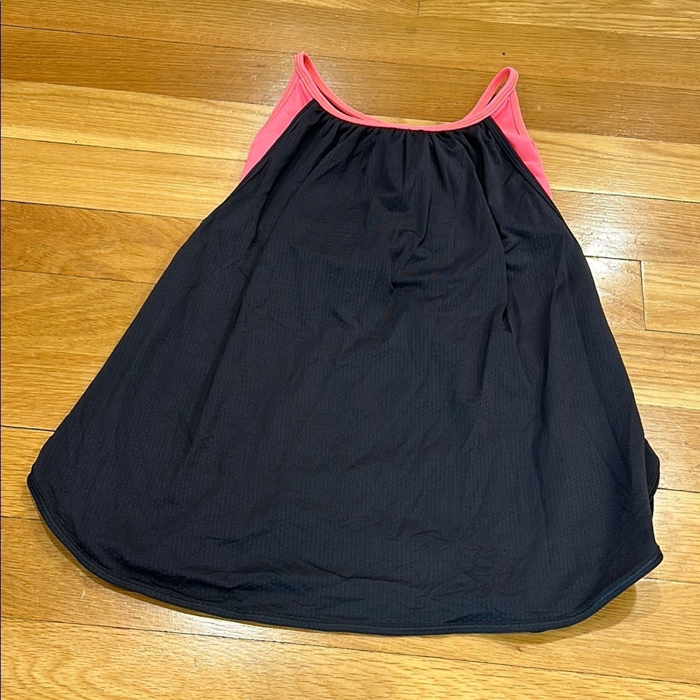 Lululemon size 6 women’s tank top good condition